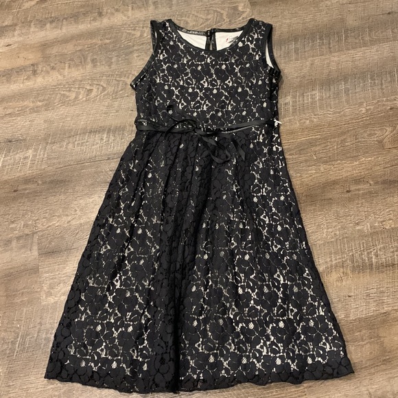 Girls Black lace pleated Dress Size 16 - Picture 7 of 9
